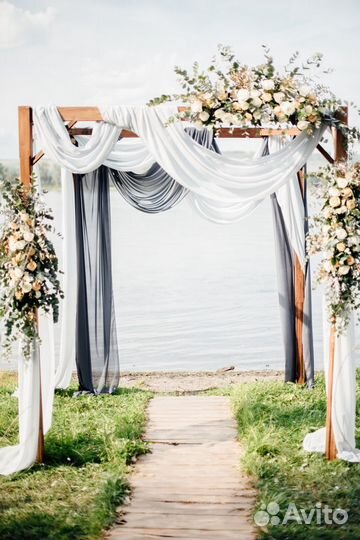 Деревянная свадебная арка