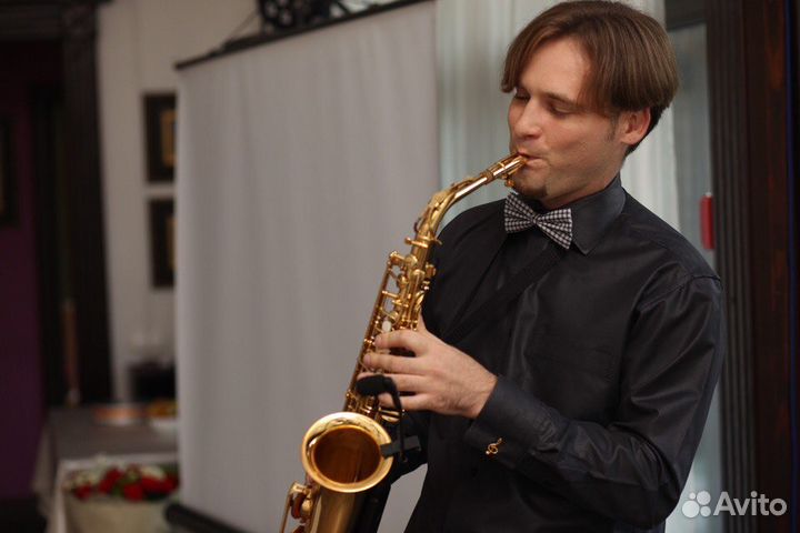 Саксофонист музыкант на праздник