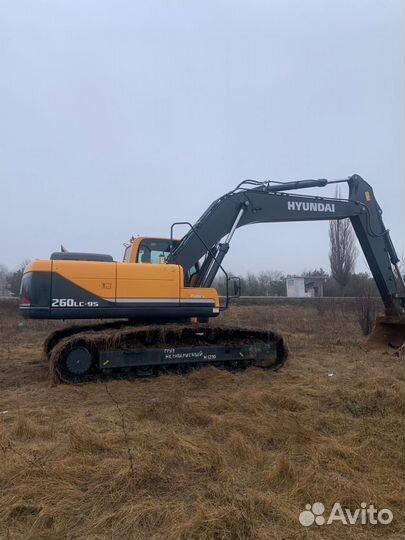 Гусеничный экскаватор