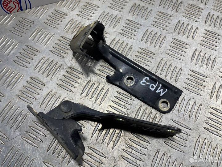 Петля капота Mitsubishi Pajero (V60) III (1999–200