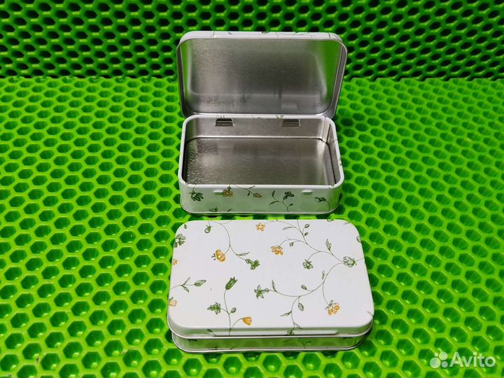 Коробки жестяные с крышкой