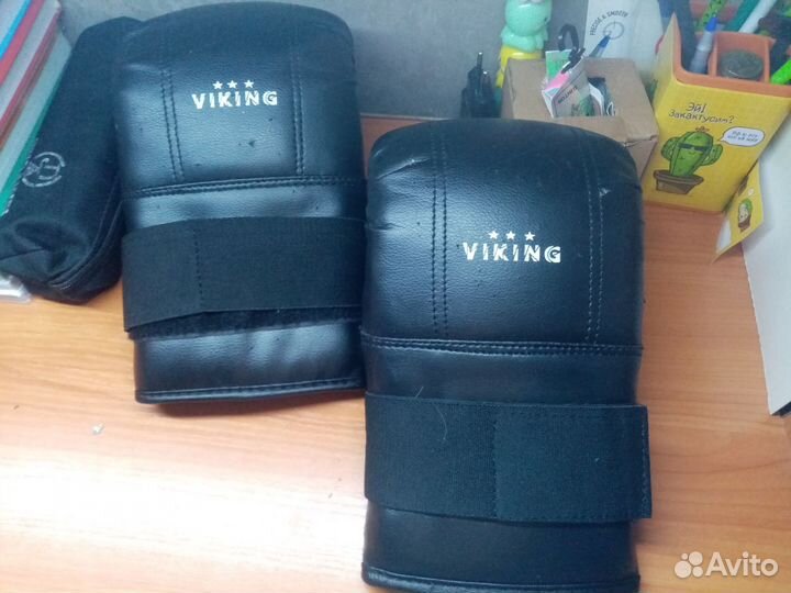 Боксерские перчатки