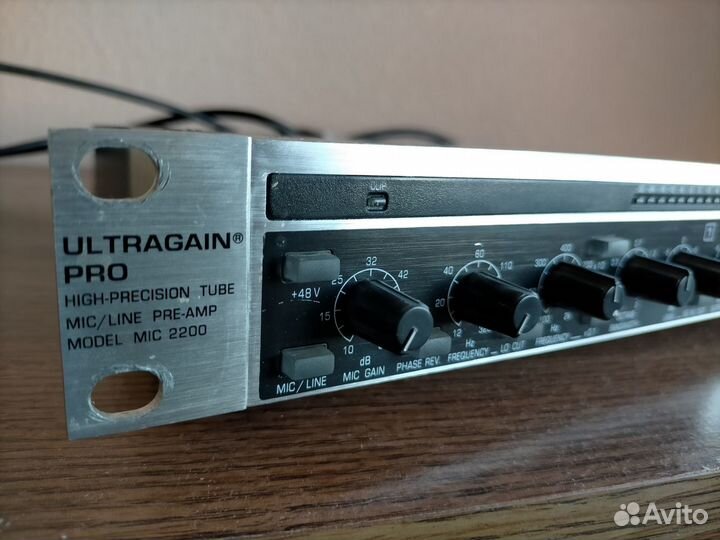 Ламповый предварительный усилитель Behringer