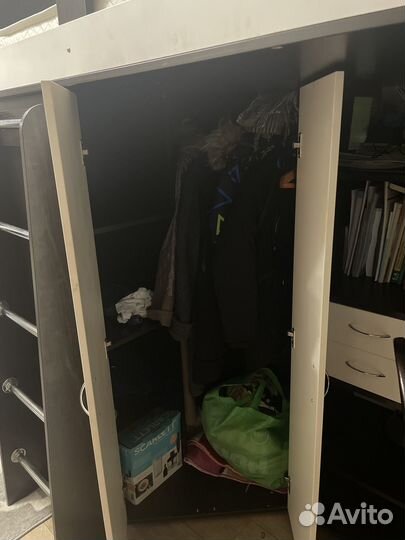Детская кровать чердак со столом и шкафом