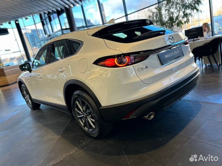Mazda CX-4, 2022