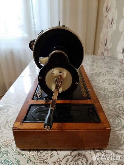 Швейная машина