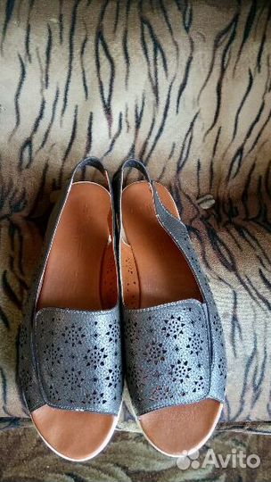 Продам босоножки