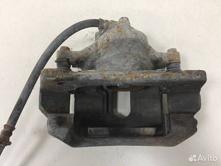 Суппорт передний левый Toyota Auris E150 2006-2012