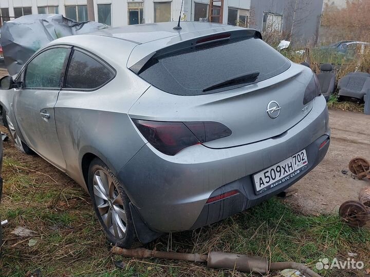 Крышка багажника Опель Астра J GTC