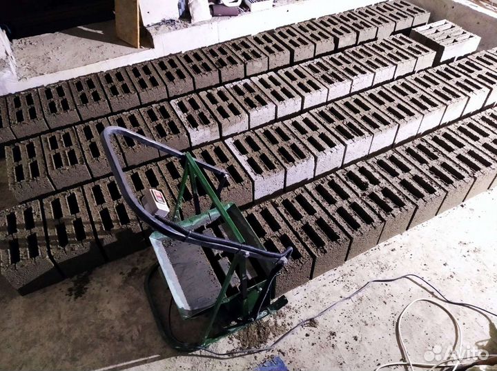 Станки для производства шлакоблоков, Станок