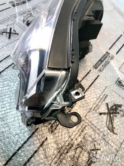 Фара передняя правая Toyota Rav 4 2015-2018