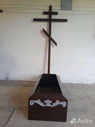 Надгробие и крест