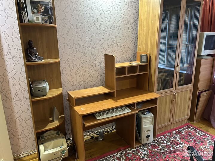 Продаю компьютерный стол