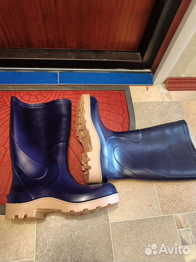 Резиновые сапоги