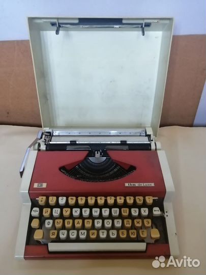 Печатная пишущая машинка