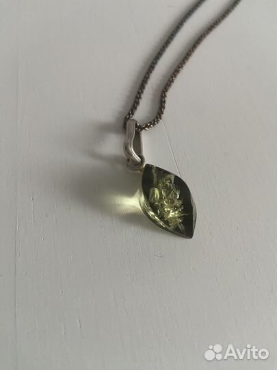 Кулон янтарь