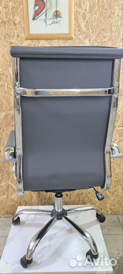 Офисное кресло руководителя