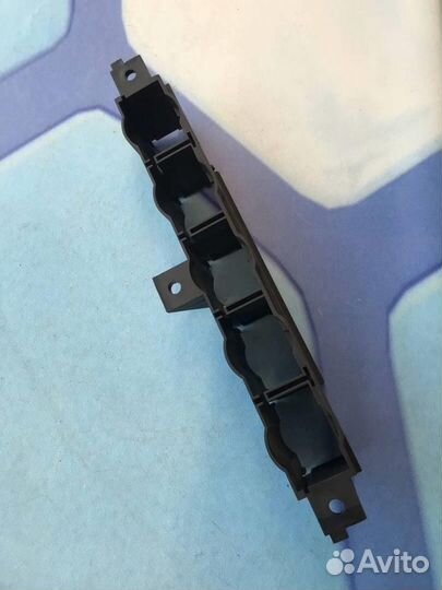 Кронштейн (сопут. товар) 8N0941567B