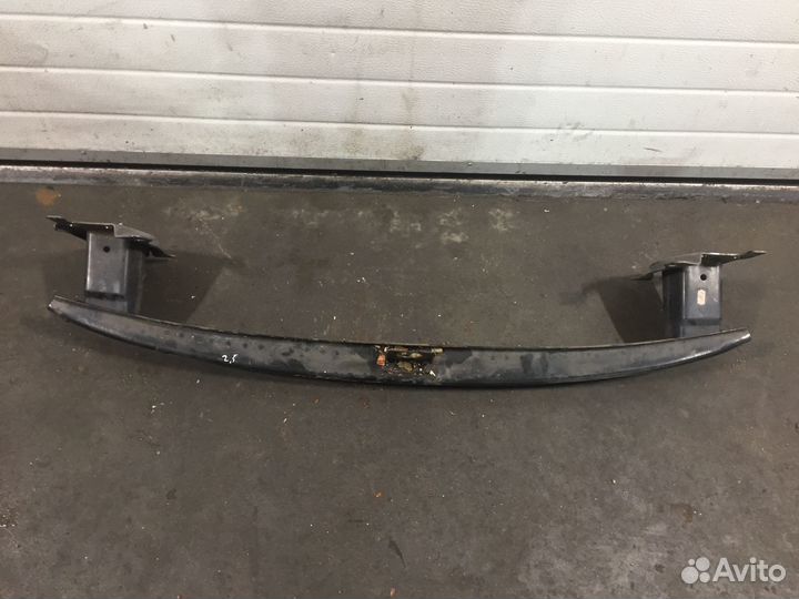 Фольксваген Гольф Брус бампера передний