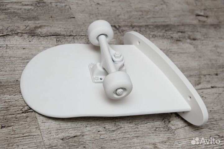 Скейтборд-полка для шлема