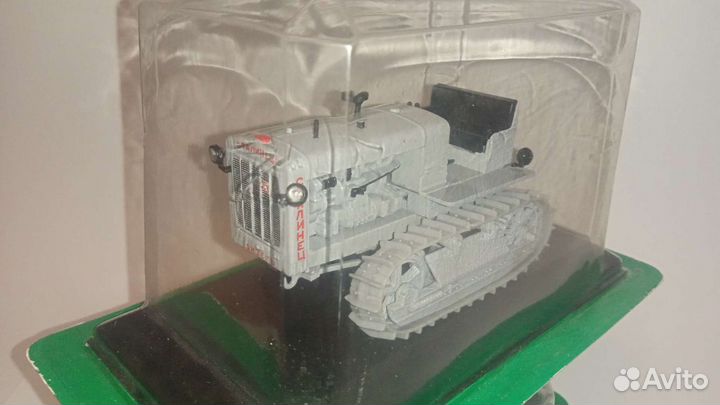 Модель трактора 