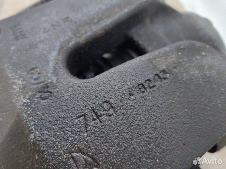 Суппорт тормозной передний Bmw X5 E70 N62B48 2008