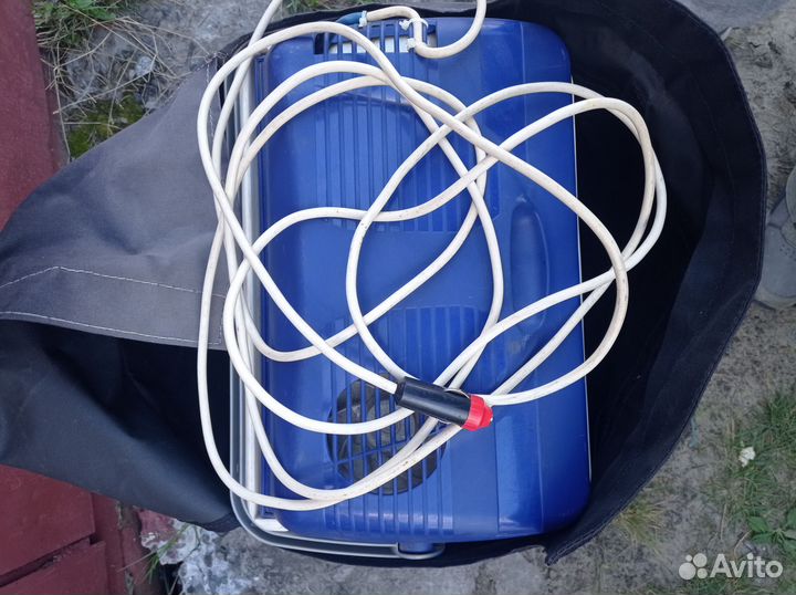 Автомобильный холодильник (кулер)