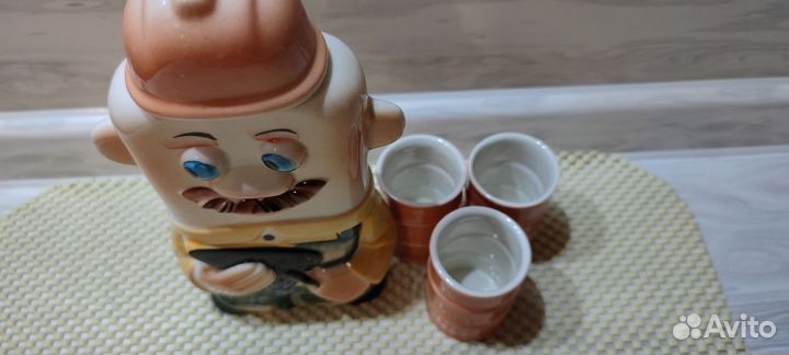 Набор фарфоровый,штоф строитель