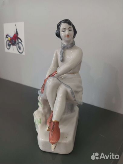 Статуэтка Фигуристка Конькобежка Фарфор зхк
