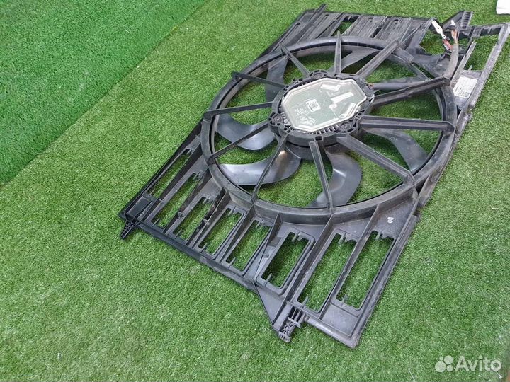 Вентилятор радиатора в сборе с диффузором Audi A4/RS4