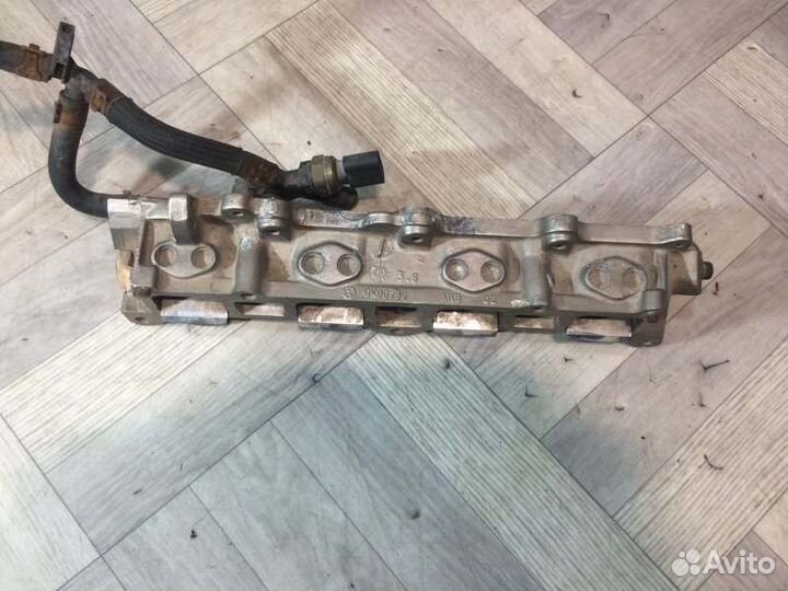 Рампа топливная рейка Skoda Octavia A5 BLF