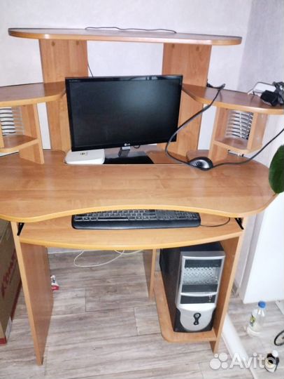 Компьютерный стол