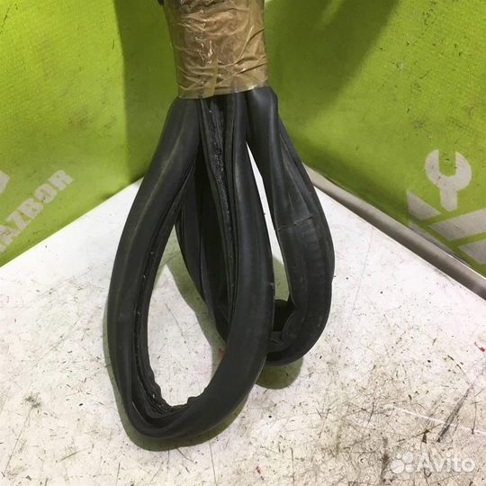 Уплотнитель Фольксваген Пассат Б6