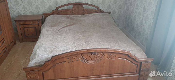 Продам спальный гарнитур