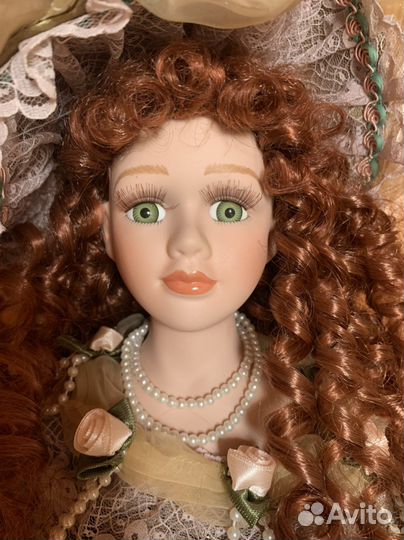 Кукла фарфоровая