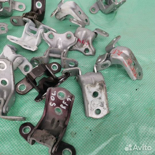 Петля двери Hyundai Solaris седан G4FC 2013