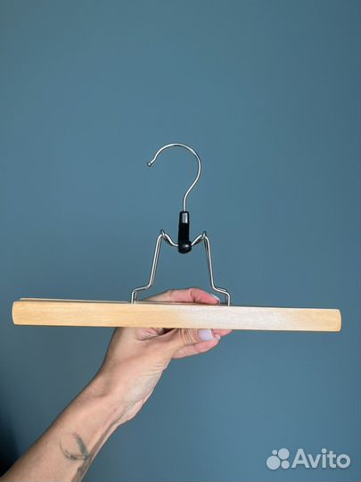 Новые плечики (вешалки) с зажимом