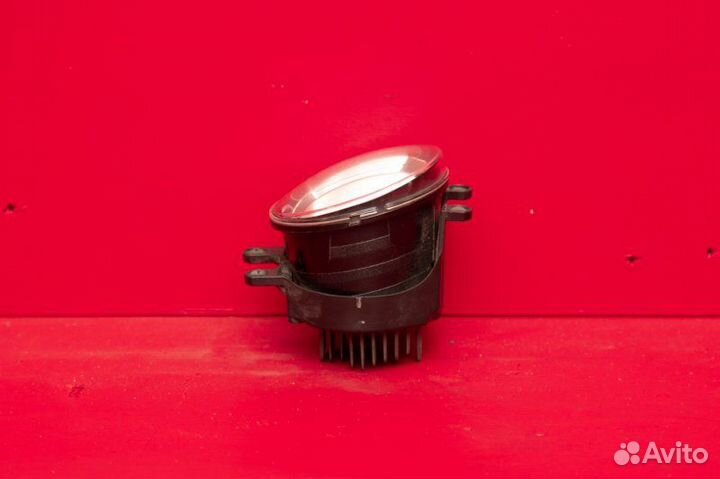 Фара противотуманная передняя левая Toyota Land