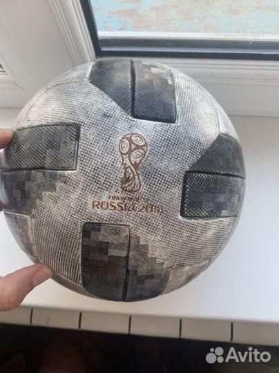 Футбольный мяч adidas telstar fifa 2018