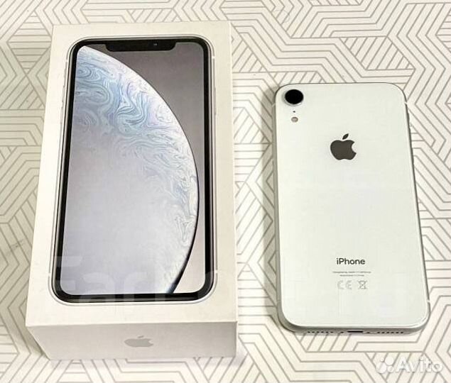 Телефон iPhone XR