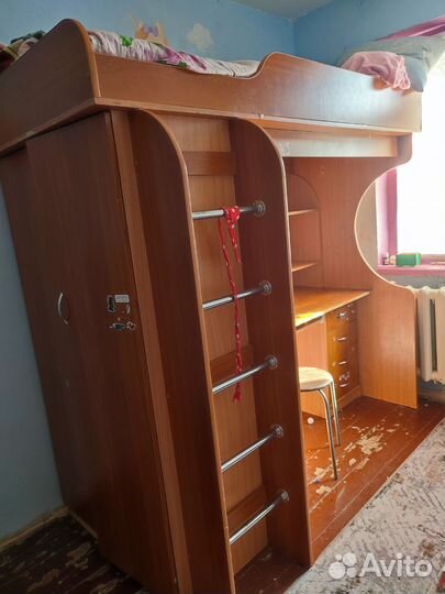 Кровать-чердак, стол, шкаф