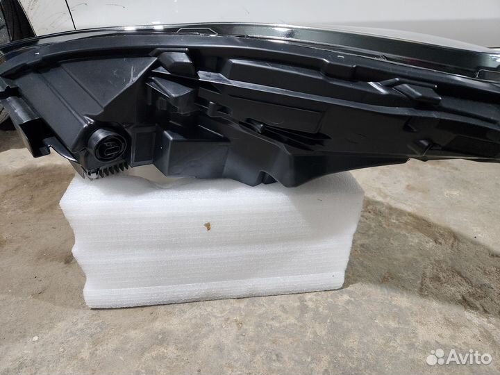 Фара tesla model y