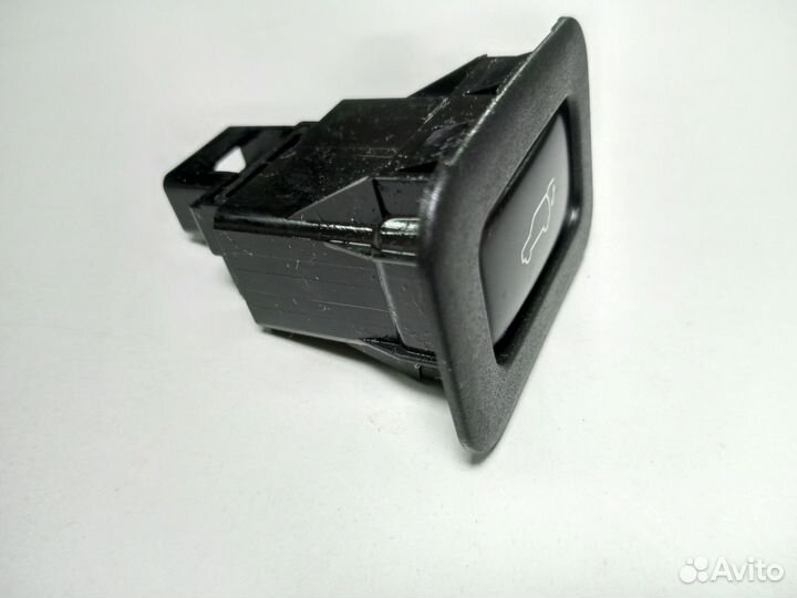 Кнопка закрывания багажника Toyota LC 200