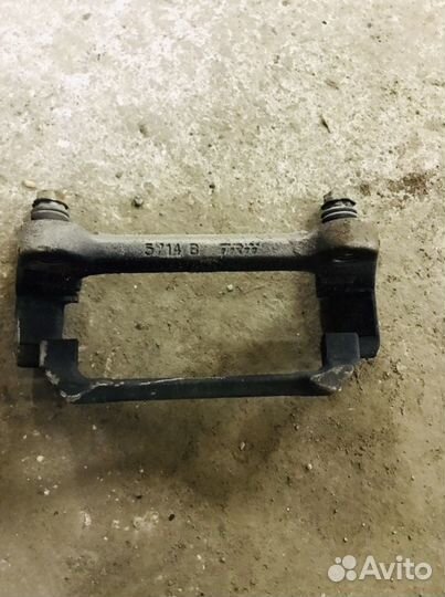 Продам правый передний тормозной суппорт на Vw Tig