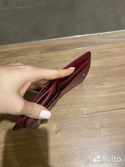 Новый кожаный кошелек