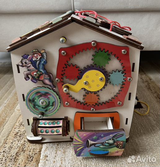 Бизиборд домик