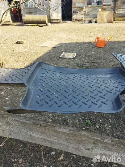 Автомобильные коврики резиновые