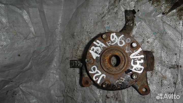 Кулак поворотный передний левый Toyota Camry XV30