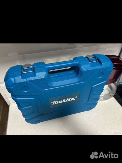 Шуруповерт Makita мощный + инструменты в кейсе