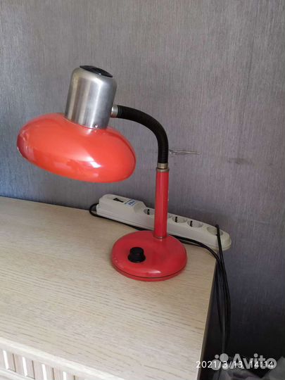Настольная лампа